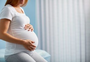 Κοροναϊός: Ο εμβολιασμός στην εγκυμοσύνη με δύο δόσεις εμβολίου mRNA μειώνει τον κίνδυνο νοσηλείας των βρεφών
