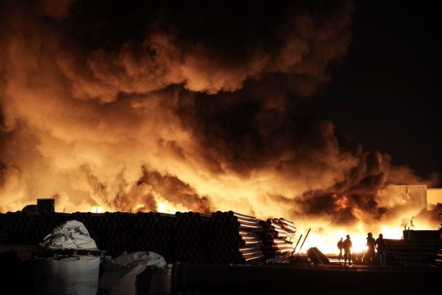 Πυρκαγιά στον Ασπρόπυργο: Ενισχύονται οι δυνάμεις της Πυροσβεστικής