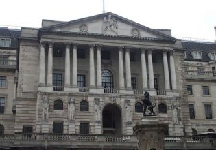 Τράπεζα της Αγγλίας: Πρέπει να επιταχύνουμε την άνοδο των επιτοκίων για να περιορίσουμε τον πληθωρισμό