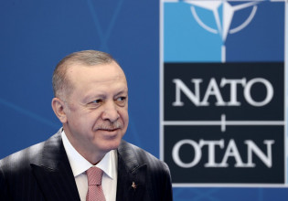 Διεθνείς αναλυτές: Ο πραγματικός λόγος που ο Ερντογάν εμποδίζει την επέκταση του ΝΑΤΟ