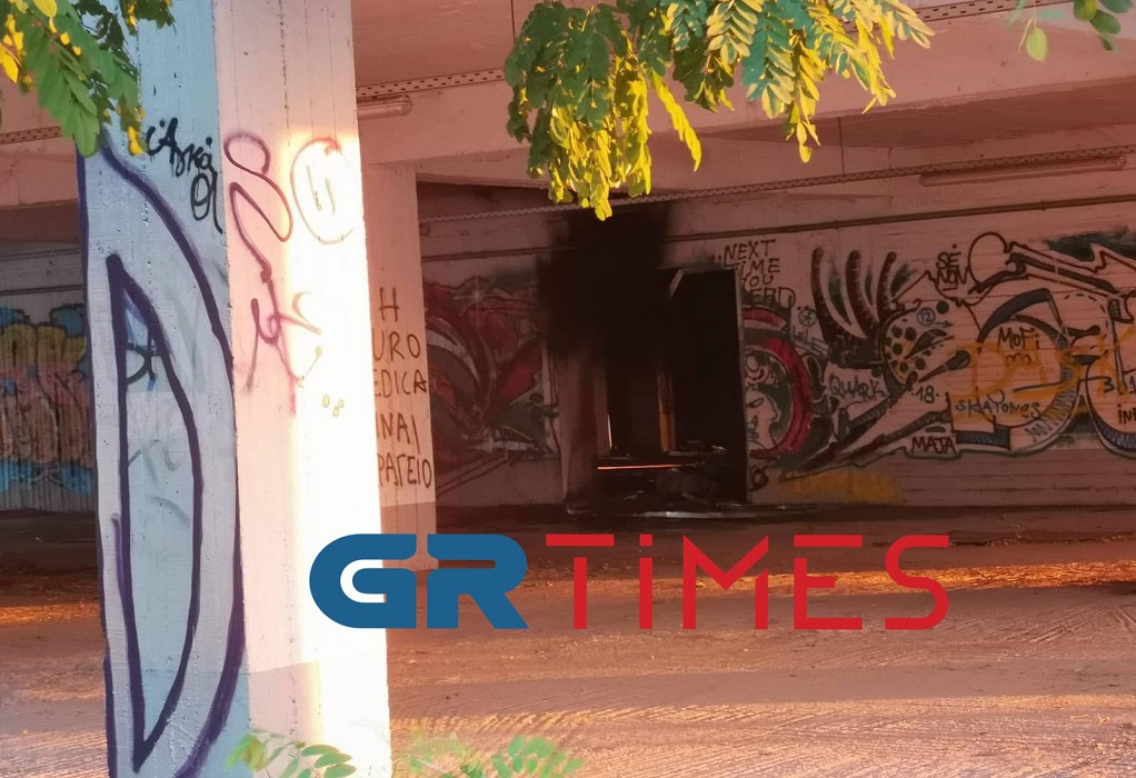 Θεσσαλονίκη: Φωτιά σε κτίσμα του ΑΠΘ - Δείτε βίντεο
