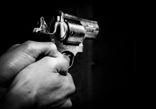 Κρήτη: Νεκρός από πυροβολισμούς 22χρονος στο Ρέθυμνο – Αναζητείται ο δράστης – Φόβοι για ξέσπασμα βεντέτας