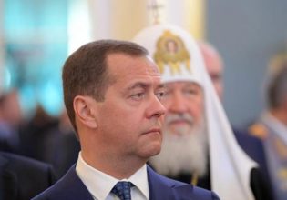 Μεντβέντεφ: «Οι ιππείς της Αποκάλυψης είναι καθ’ οδόν»
