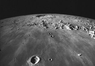 Το κινεζικό Chang’E-5 βρήκε ενδείξεις νερού σε δείγματα από την επιφάνεια της Σελήνης