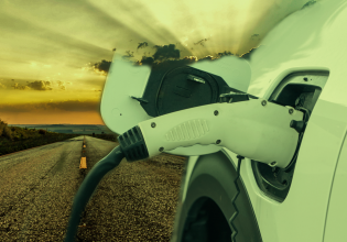 Ηλεκτροκίνηση: Χειρόφρενο το 2035 για τα νέα οχήματα εσωτερικής καύσης στην ΕΕ