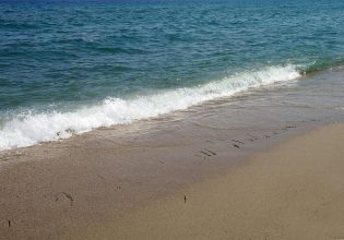 Ακατάλληλες παραλίες: Ποιες ακτές βρίσκονται στη λίστα από Βουλιαγμένη μέχρι Πειραιά
