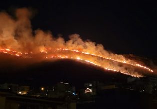 Σχιστό Κορυδαλλού: Καλύτερη η εικόνα της πυρκαγιάς – Αποκαταστάθηκε η κυκλοφορία των οχημάτων