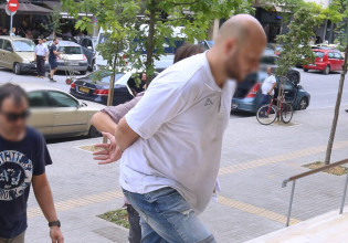 Θεσσαλονίκη: Στα Δικαστήρια ο 32χρονος «πιστολέρο» από τον Φοίνικα μαζί με τον αδερφό του