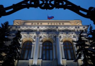 Ρωσία: Πλήρωσε σε ρούβλια τους τόκους από δάνεια σε δολάρια
