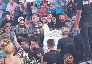 Βόλος: Σπαρακτικές στιγμές στην κηδεία της 14χρονης που πέθανε μετά από 4 μήνες στη ΜΕΘ