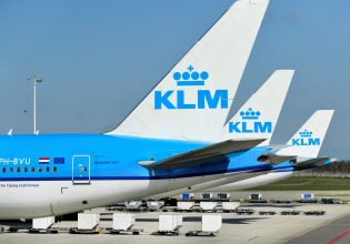 Κλιματική αλλαγή: Η KLM πρώτη αεροπορική εταιρεία που δέχεται μήνυση για greenwashing