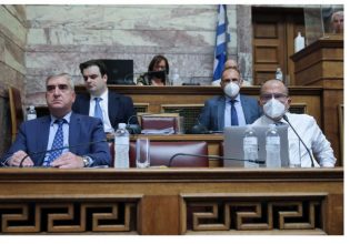 Υποκλοπές: «Καυγάς» μεταξύ… «πηγών» ΝΔ-ΣΥΡΙΖΑ για τη συζήτηση στη Βουλή της υπόθεσης Ανδρουλάκη