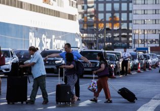 Διακοπές: Ξεκίνησε η έξοδος των Αθηναίων – Στο 90% η πληρότητα των πλοίων