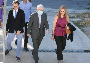 Πέτρος Φιλιππίδης: Φραστική επίθεση έξω από τα δικαστήρια – «Μην τολμήσεις ξανά αληταρά»