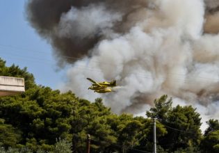 Πάτρα: Μαίνεται η πυρκαγιά στην Καλλιθέα – πολλές αναζωπυρώσεις