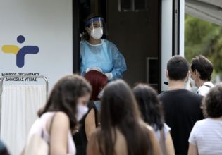 Κοροναϊός: «Θα πρέπει να μάθουμε να ζούμε με τον ιό» τονίζουν οι επιστήμονες