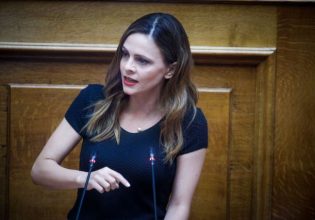 ΣΥΡΙΖΑ: «Ο κ. Μητσοτάκης παίζει με τους θεσμούς ανοιγοκλείνοντας το θέμα των εκλογών»