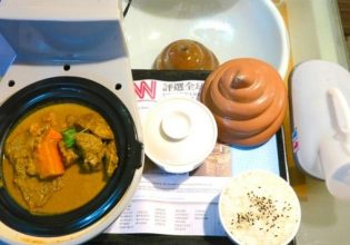 Toilet Restaurant: Το εστιατόριο που σερβίρει φαγητό μέσα σε… λεκάνες