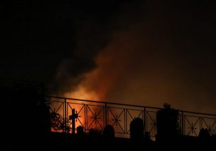 Φωτιά στην Πεντέλη: Νέο μήνυμα του 112 για εκκένωση ανατολικών περιοχών του Γέρακα