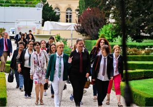 «Πόλεμος της γραβάτας» στη γαλλική Βουλή: Βουλεύτριες του Μελανσόν αντιδρούν με κίνηση-ματ