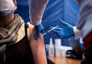 Pfizer: Υποβλήθηκε στις ΗΠΑ το αίτημα για εμβόλιο της Όμικρον