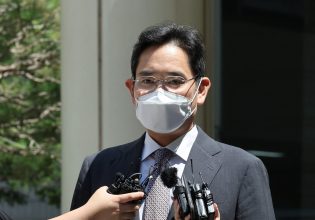 Νότια Κορέα: Χάρη στον «πρίγκιπα της Samsung» που είχε καταδικαστεί για διαφθορά