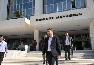 Νίκος Ανδρουλάκης: Κατέθεσε τη μηνυτήρια αναφορά για τις υποκλοπές και στην Αρχή Προστασίας Δεδομένων