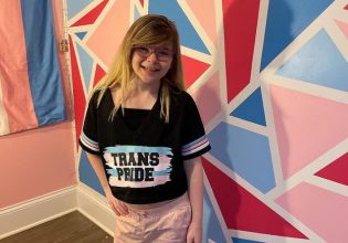 Είναι μόλις 10 χρονών, αυτοπροσδιορίζεται τρανς και μεγαλώνει με τρανς γονείς – Η Noella έχει κατακτήσει τις πασαρέλες