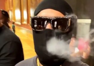 Snik: Διδάσκει… πολιτισμό και στο εξωτερικό – Καπνίζει μέσα στο Λούβρο με full face μάσκα