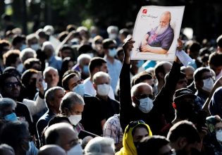 Ιράν: Χιλιάδες κόσμου αποχαιρετούν τον ποιητή Χουσάνγκ Εμπτεχάτζ