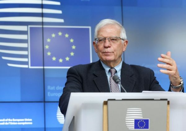 ΕΕ: Αναστέλλει τη συμφωνία με τη Ρωσία για την ταξιδιωτική βίζα