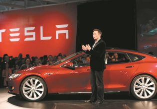 Ελον Μάσκ: Πούλησε μετοχές της Tesla 6,9 δισ. δολαρίων