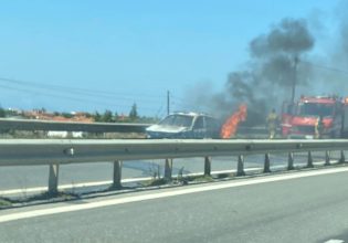 Χαλκιδική: Τεράστιο μποτιλιάρισμα από ΙΧ που πήρε φωτιά στη μέση του δρόμου