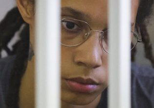 Μπρίτνεϊ Γκράινερ: Κρίθηκε ένοχη από ρωσικό δικαστήριο για λαθρεμπόριο ναρκωτικών – Καταδικάστηκε σε 9 χρόνια κάθειρξη