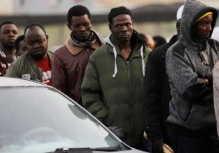 Σουδάν: Τα πτώματα 20 μεταναστών εντοπίστηκαν στα σύνορα με τη Λιβύη