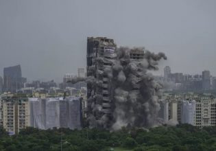 Ινδία: Βίντεο με τη στιγμή που γκρεμίζονται οι δύο ουρανοξύστες 103 μέτρων