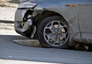Μαρούσι: Τροχαίο στη λεωφόρο Κηφισίας – Αυτοκίνητο προσέκρουσε σε κολόνα
