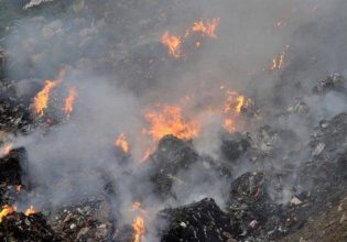 Φωτιά στη χωματερή της Φυλής – Καίγονται ελαστικά