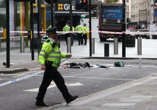 Βρετανία: Επίθεση με μαχαίρι στο κέντρο του Λονδίνου – Δύο αστυνομικοί στο νοσοκομείο