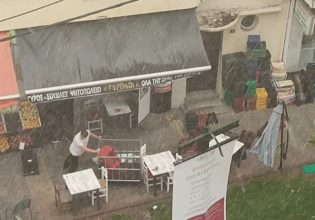 Καιρός: Σφοδρή καταιγίδα στη Βέροια έκανε τον κόσμο να τρέχει – Έψαχναν καρέκλες και τελάρα με φρούτα