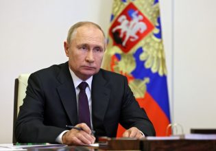 Βλαντίμιρ Πούτιν: Με 300 εκατ. σε κρυπτονομίσματα, μετρητά και δώρα χειραγωγούσε κόμματα και πολιτικούς