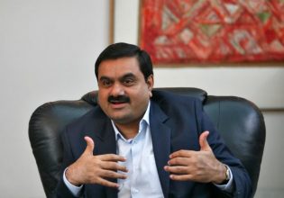 Adani Group: Ο Ινδός μεγιστάνας που εκτοπίζει τους κροίσους της Δύσης από την κορυφή των δισεκατομμυριούχων του πλανήτη