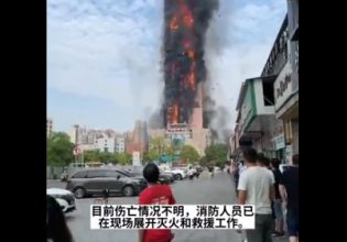 Κίνα: Φλέγεται ουρανοξύστης προκαλώντας τρόμο στους κατοίκους