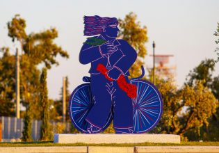 Το επιβλητικό γλυπτό «Ποδηλάτης» βασισμένο στο έργο του Αλέκου Φασιανού  στο The Ellinikon Experience Park