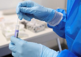 Αθηνά Λινού: Πότε πρέπει να κάνουμε το επικαιροποιημένο εμβόλιο