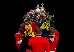 Βρετανία: Προσπάθησε να αγγίξει το φέρετρο της βασίλισσας Ελισάβετ γιατί πίστευε ότι ήταν ζωντανή