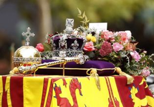 Βασίλισσα Ελισάβετ: Οι λαοί να ετοιμάζονται να πεινάσουν σε κρύα σπίτια αλλά θα χορτάσουν live συνδέσεις με βασιλικές κηδείες, λέει το ΚΚΕ