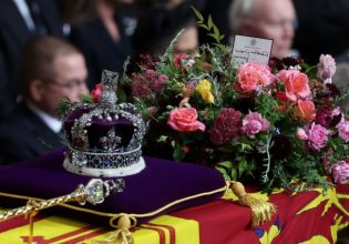 Βασίλισσα Ελισάβετ: Το εκθαμβωτικό στέμμα πάνω στο φέρετρό της