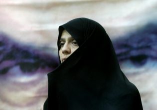 Ιράν: Η διαχρονική καταπίεση των γυναικών μέσα από τη χρήση της μαντίλας