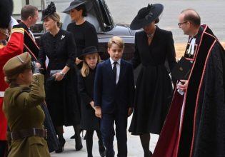 Βασίλισσα Ελισάβετ: Συγκινημένα τα δισέγγονά της – Ακολούθησαν τη σορό της